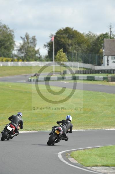 Mallory park Leicestershire;Mallory park photographs;Motorcycle action photographs;event digital images;eventdigitalimages;mallory park;no limits trackday;peter wileman photography;trackday;trackday digital images;trackday photos