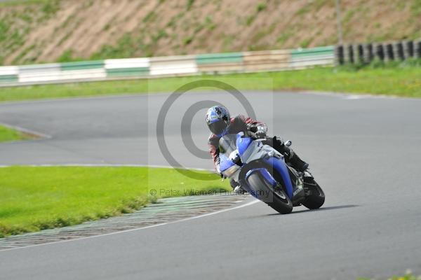 Mallory park Leicestershire;Mallory park photographs;Motorcycle action photographs;event digital images;eventdigitalimages;mallory park;no limits trackday;peter wileman photography;trackday;trackday digital images;trackday photos