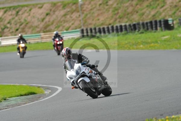 Mallory park Leicestershire;Mallory park photographs;Motorcycle action photographs;event digital images;eventdigitalimages;mallory park;no limits trackday;peter wileman photography;trackday;trackday digital images;trackday photos