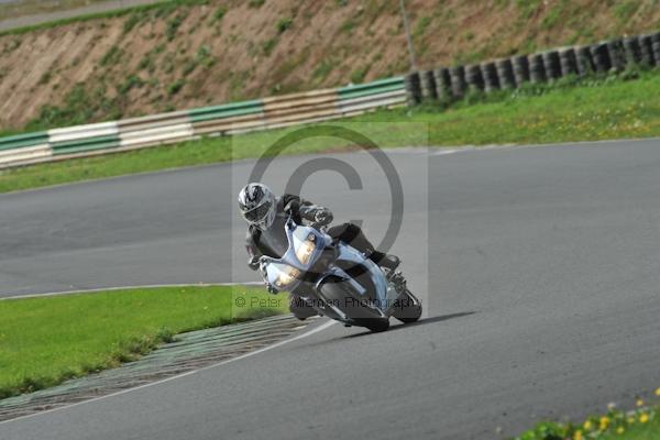 Mallory park Leicestershire;Mallory park photographs;Motorcycle action photographs;event digital images;eventdigitalimages;mallory park;no limits trackday;peter wileman photography;trackday;trackday digital images;trackday photos