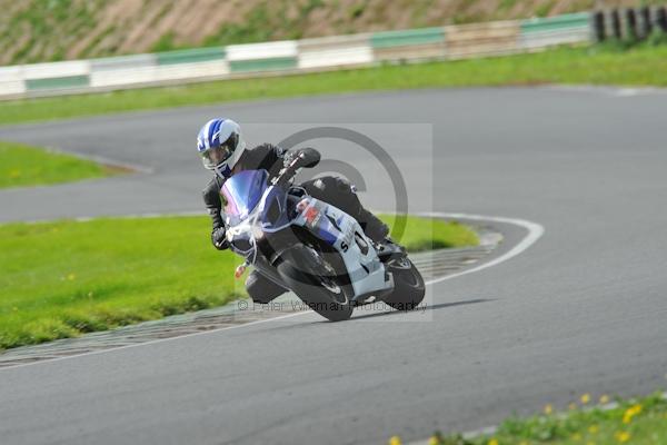 Mallory park Leicestershire;Mallory park photographs;Motorcycle action photographs;event digital images;eventdigitalimages;mallory park;no limits trackday;peter wileman photography;trackday;trackday digital images;trackday photos