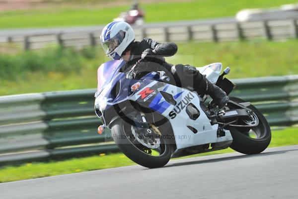 Mallory park Leicestershire;Mallory park photographs;Motorcycle action photographs;event digital images;eventdigitalimages;mallory park;no limits trackday;peter wileman photography;trackday;trackday digital images;trackday photos