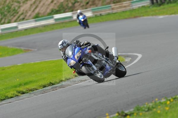 Mallory park Leicestershire;Mallory park photographs;Motorcycle action photographs;event digital images;eventdigitalimages;mallory park;no limits trackday;peter wileman photography;trackday;trackday digital images;trackday photos