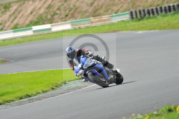 Mallory park Leicestershire;Mallory park photographs;Motorcycle action photographs;event digital images;eventdigitalimages;mallory park;no limits trackday;peter wileman photography;trackday;trackday digital images;trackday photos