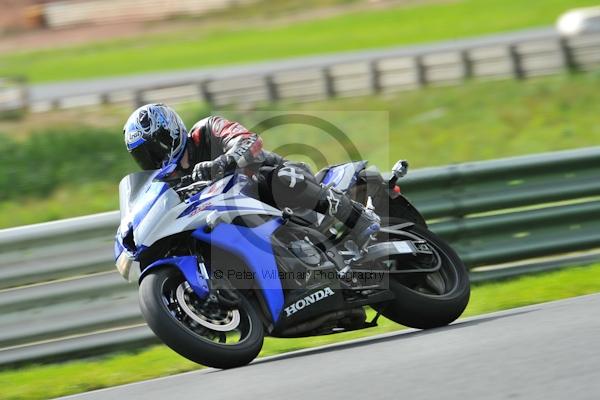 Mallory park Leicestershire;Mallory park photographs;Motorcycle action photographs;event digital images;eventdigitalimages;mallory park;no limits trackday;peter wileman photography;trackday;trackday digital images;trackday photos