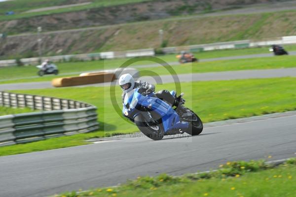 Mallory park Leicestershire;Mallory park photographs;Motorcycle action photographs;event digital images;eventdigitalimages;mallory park;no limits trackday;peter wileman photography;trackday;trackday digital images;trackday photos