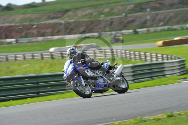 Mallory park Leicestershire;Mallory park photographs;Motorcycle action photographs;event digital images;eventdigitalimages;mallory park;no limits trackday;peter wileman photography;trackday;trackday digital images;trackday photos