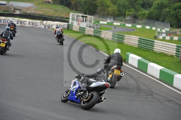 Mallory park Leicestershire;Mallory park photographs;Motorcycle action photographs;event digital images;eventdigitalimages;mallory park;no limits trackday;peter wileman photography;trackday;trackday digital images;trackday photos