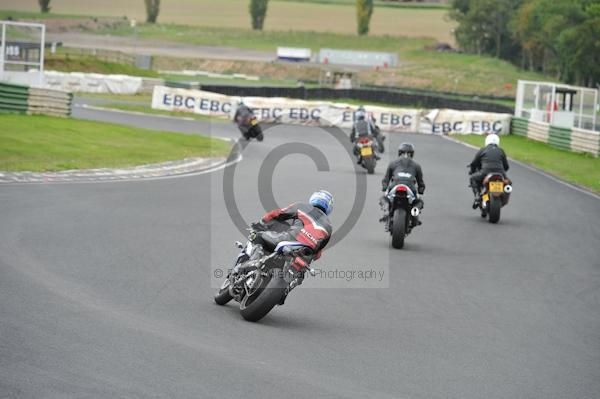 Mallory park Leicestershire;Mallory park photographs;Motorcycle action photographs;event digital images;eventdigitalimages;mallory park;no limits trackday;peter wileman photography;trackday;trackday digital images;trackday photos