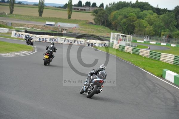 Mallory park Leicestershire;Mallory park photographs;Motorcycle action photographs;event digital images;eventdigitalimages;mallory park;no limits trackday;peter wileman photography;trackday;trackday digital images;trackday photos