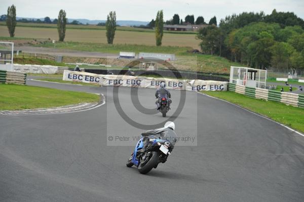 Mallory park Leicestershire;Mallory park photographs;Motorcycle action photographs;event digital images;eventdigitalimages;mallory park;no limits trackday;peter wileman photography;trackday;trackday digital images;trackday photos