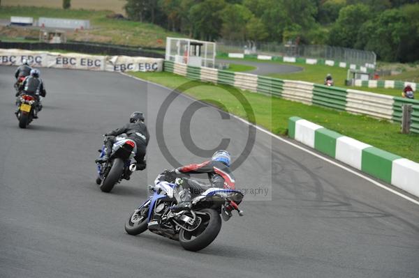 Mallory park Leicestershire;Mallory park photographs;Motorcycle action photographs;event digital images;eventdigitalimages;mallory park;no limits trackday;peter wileman photography;trackday;trackday digital images;trackday photos