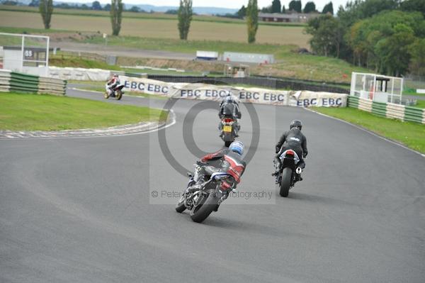 Mallory park Leicestershire;Mallory park photographs;Motorcycle action photographs;event digital images;eventdigitalimages;mallory park;no limits trackday;peter wileman photography;trackday;trackday digital images;trackday photos