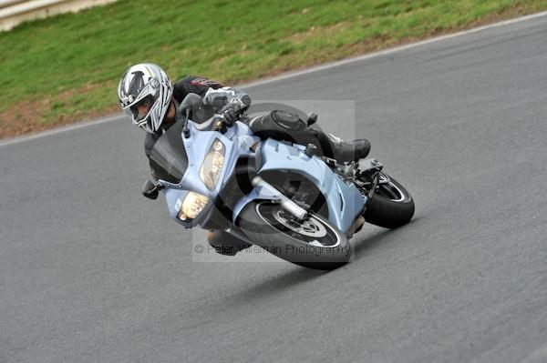 Mallory park Leicestershire;Mallory park photographs;Motorcycle action photographs;event digital images;eventdigitalimages;mallory park;no limits trackday;peter wileman photography;trackday;trackday digital images;trackday photos