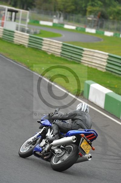 Mallory park Leicestershire;Mallory park photographs;Motorcycle action photographs;event digital images;eventdigitalimages;mallory park;no limits trackday;peter wileman photography;trackday;trackday digital images;trackday photos