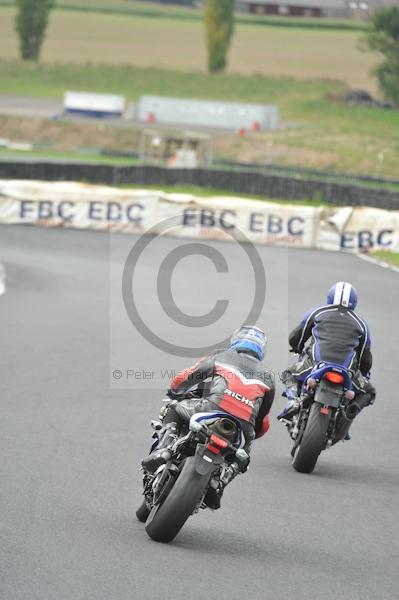 Mallory park Leicestershire;Mallory park photographs;Motorcycle action photographs;event digital images;eventdigitalimages;mallory park;no limits trackday;peter wileman photography;trackday;trackday digital images;trackday photos