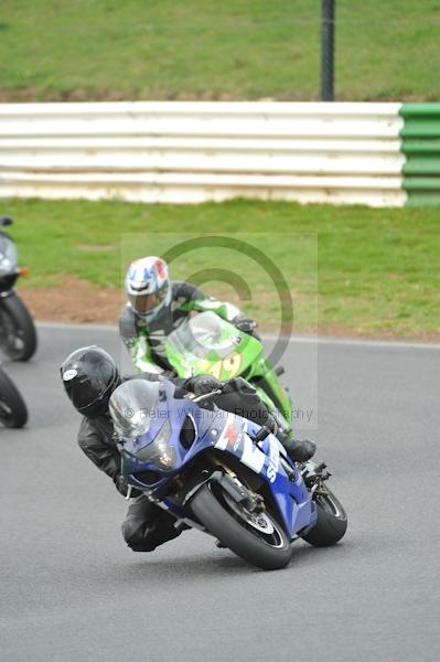 Mallory park Leicestershire;Mallory park photographs;Motorcycle action photographs;event digital images;eventdigitalimages;mallory park;no limits trackday;peter wileman photography;trackday;trackday digital images;trackday photos