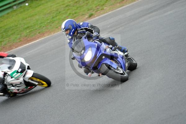 Mallory park Leicestershire;Mallory park photographs;Motorcycle action photographs;event digital images;eventdigitalimages;mallory park;no limits trackday;peter wileman photography;trackday;trackday digital images;trackday photos