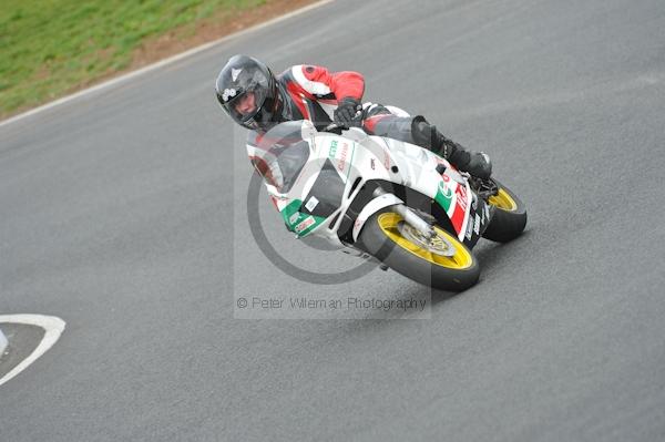 Mallory park Leicestershire;Mallory park photographs;Motorcycle action photographs;event digital images;eventdigitalimages;mallory park;no limits trackday;peter wileman photography;trackday;trackday digital images;trackday photos