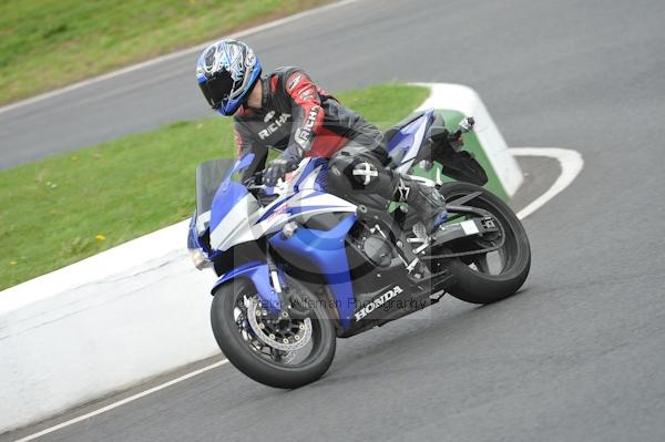 Mallory park Leicestershire;Mallory park photographs;Motorcycle action photographs;event digital images;eventdigitalimages;mallory park;no limits trackday;peter wileman photography;trackday;trackday digital images;trackday photos