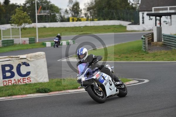 Mallory park Leicestershire;Mallory park photographs;Motorcycle action photographs;event digital images;eventdigitalimages;mallory park;no limits trackday;peter wileman photography;trackday;trackday digital images;trackday photos