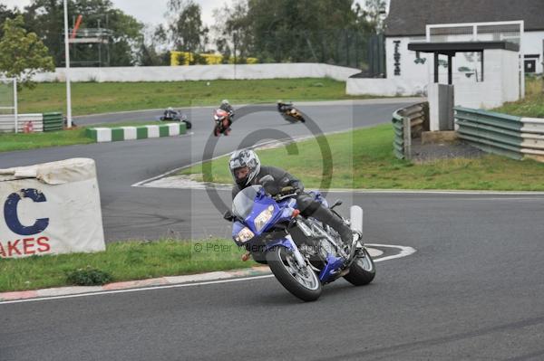 Mallory park Leicestershire;Mallory park photographs;Motorcycle action photographs;event digital images;eventdigitalimages;mallory park;no limits trackday;peter wileman photography;trackday;trackday digital images;trackday photos