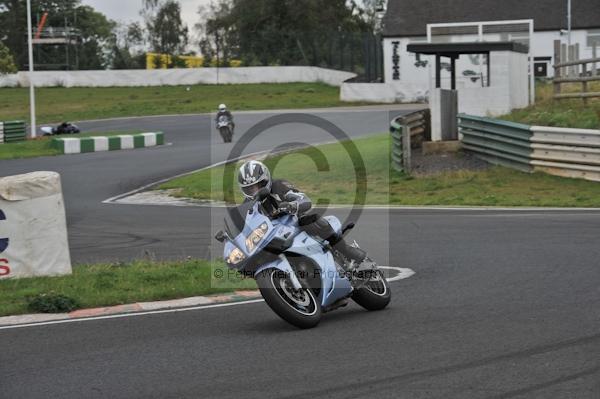 Mallory park Leicestershire;Mallory park photographs;Motorcycle action photographs;event digital images;eventdigitalimages;mallory park;no limits trackday;peter wileman photography;trackday;trackday digital images;trackday photos