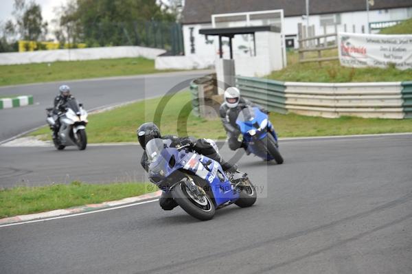 Mallory park Leicestershire;Mallory park photographs;Motorcycle action photographs;event digital images;eventdigitalimages;mallory park;no limits trackday;peter wileman photography;trackday;trackday digital images;trackday photos