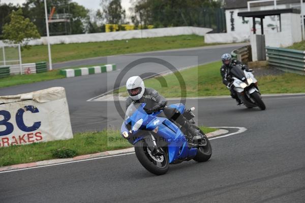 Mallory park Leicestershire;Mallory park photographs;Motorcycle action photographs;event digital images;eventdigitalimages;mallory park;no limits trackday;peter wileman photography;trackday;trackday digital images;trackday photos