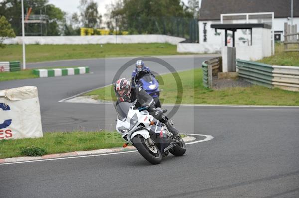 Mallory park Leicestershire;Mallory park photographs;Motorcycle action photographs;event digital images;eventdigitalimages;mallory park;no limits trackday;peter wileman photography;trackday;trackday digital images;trackday photos