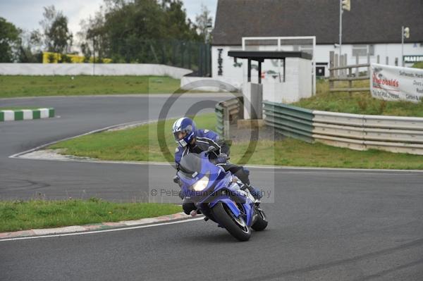 Mallory park Leicestershire;Mallory park photographs;Motorcycle action photographs;event digital images;eventdigitalimages;mallory park;no limits trackday;peter wileman photography;trackday;trackday digital images;trackday photos