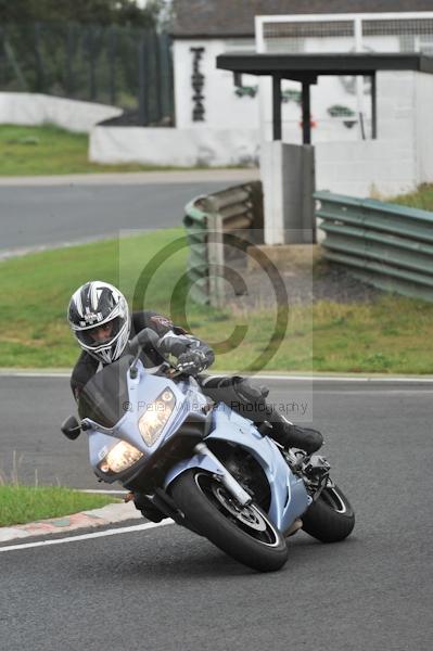 Mallory park Leicestershire;Mallory park photographs;Motorcycle action photographs;event digital images;eventdigitalimages;mallory park;no limits trackday;peter wileman photography;trackday;trackday digital images;trackday photos