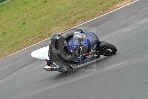 Mallory park Leicestershire;Mallory park photographs;Motorcycle action photographs;event digital images;eventdigitalimages;mallory park;no limits trackday;peter wileman photography;trackday;trackday digital images;trackday photos