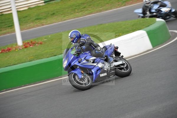 Mallory park Leicestershire;Mallory park photographs;Motorcycle action photographs;event digital images;eventdigitalimages;mallory park;no limits trackday;peter wileman photography;trackday;trackday digital images;trackday photos