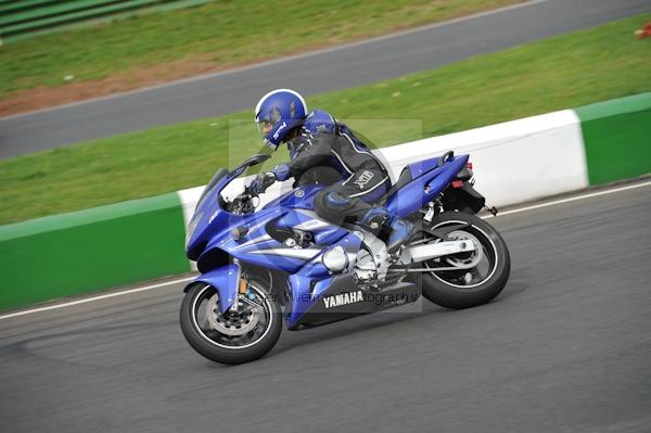 Mallory park Leicestershire;Mallory park photographs;Motorcycle action photographs;event digital images;eventdigitalimages;mallory park;no limits trackday;peter wileman photography;trackday;trackday digital images;trackday photos