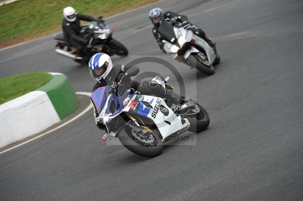 Mallory park Leicestershire;Mallory park photographs;Motorcycle action photographs;event digital images;eventdigitalimages;mallory park;no limits trackday;peter wileman photography;trackday;trackday digital images;trackday photos