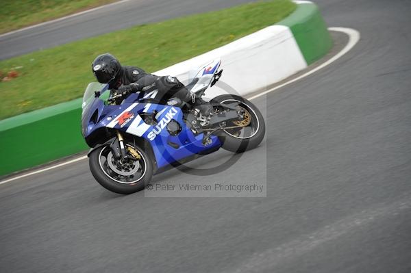 Mallory park Leicestershire;Mallory park photographs;Motorcycle action photographs;event digital images;eventdigitalimages;mallory park;no limits trackday;peter wileman photography;trackday;trackday digital images;trackday photos