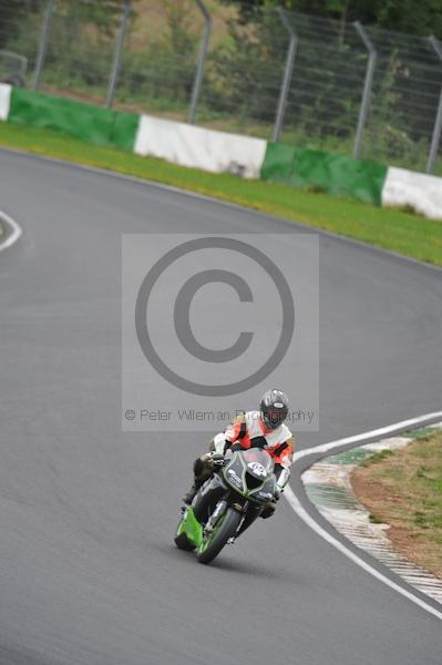 Mallory park Leicestershire;Mallory park photographs;Motorcycle action photographs;event digital images;eventdigitalimages;mallory park;no limits trackday;peter wileman photography;trackday;trackday digital images;trackday photos