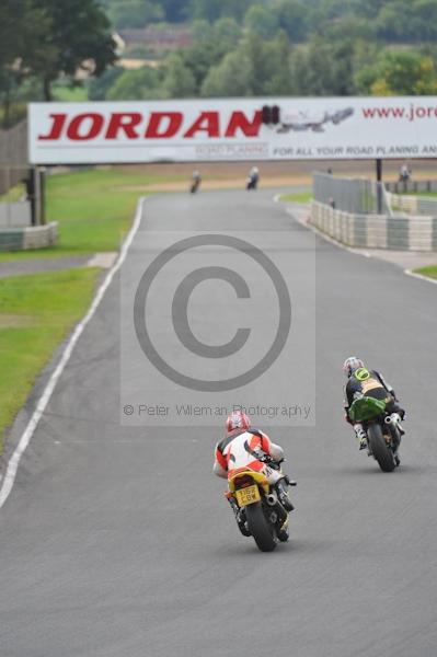 Mallory park Leicestershire;Mallory park photographs;Motorcycle action photographs;event digital images;eventdigitalimages;mallory park;no limits trackday;peter wileman photography;trackday;trackday digital images;trackday photos