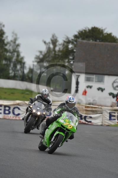 Mallory park Leicestershire;Mallory park photographs;Motorcycle action photographs;event digital images;eventdigitalimages;mallory park;no limits trackday;peter wileman photography;trackday;trackday digital images;trackday photos