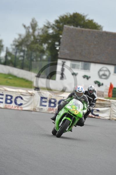 Mallory park Leicestershire;Mallory park photographs;Motorcycle action photographs;event digital images;eventdigitalimages;mallory park;no limits trackday;peter wileman photography;trackday;trackday digital images;trackday photos