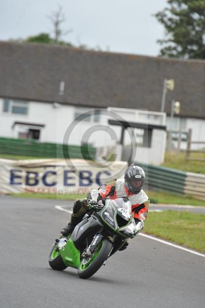 Mallory park Leicestershire;Mallory park photographs;Motorcycle action photographs;event digital images;eventdigitalimages;mallory park;no limits trackday;peter wileman photography;trackday;trackday digital images;trackday photos