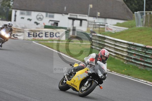 Mallory park Leicestershire;Mallory park photographs;Motorcycle action photographs;event digital images;eventdigitalimages;mallory park;no limits trackday;peter wileman photography;trackday;trackday digital images;trackday photos