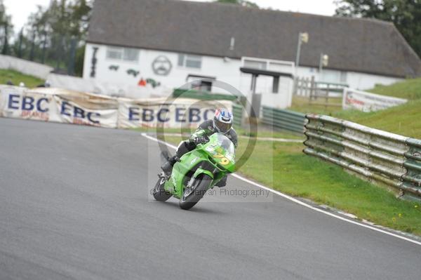 Mallory park Leicestershire;Mallory park photographs;Motorcycle action photographs;event digital images;eventdigitalimages;mallory park;no limits trackday;peter wileman photography;trackday;trackday digital images;trackday photos