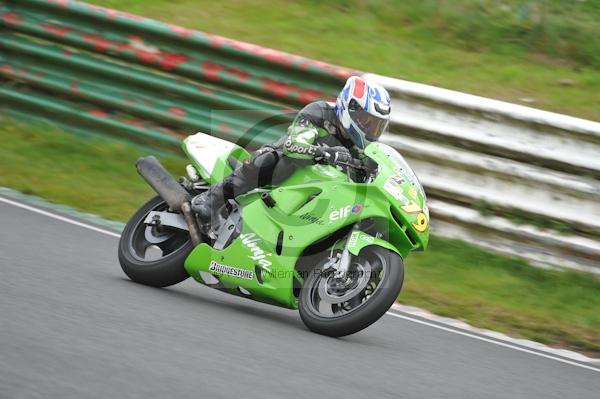 Mallory park Leicestershire;Mallory park photographs;Motorcycle action photographs;event digital images;eventdigitalimages;mallory park;no limits trackday;peter wileman photography;trackday;trackday digital images;trackday photos