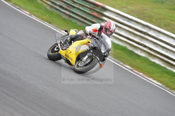 Mallory park Leicestershire;Mallory park photographs;Motorcycle action photographs;event digital images;eventdigitalimages;mallory park;no limits trackday;peter wileman photography;trackday;trackday digital images;trackday photos