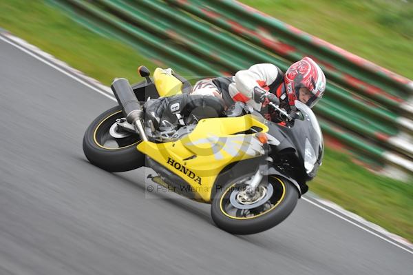 Mallory park Leicestershire;Mallory park photographs;Motorcycle action photographs;event digital images;eventdigitalimages;mallory park;no limits trackday;peter wileman photography;trackday;trackday digital images;trackday photos