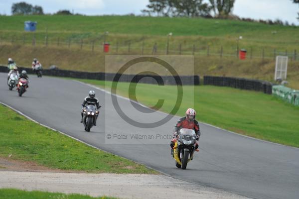 Mallory park Leicestershire;Mallory park photographs;Motorcycle action photographs;event digital images;eventdigitalimages;mallory park;no limits trackday;peter wileman photography;trackday;trackday digital images;trackday photos