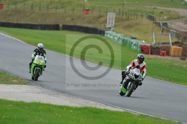 Mallory park Leicestershire;Mallory park photographs;Motorcycle action photographs;event digital images;eventdigitalimages;mallory park;no limits trackday;peter wileman photography;trackday;trackday digital images;trackday photos