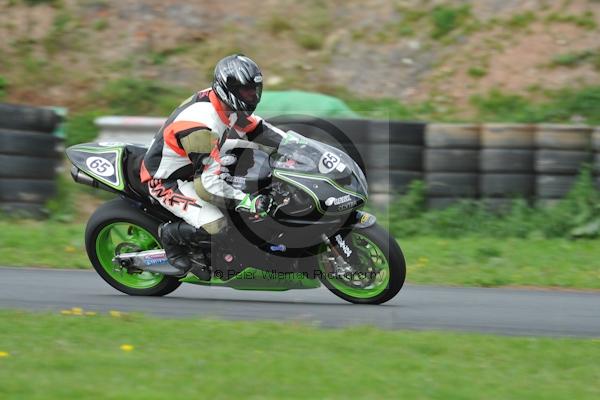 Mallory park Leicestershire;Mallory park photographs;Motorcycle action photographs;event digital images;eventdigitalimages;mallory park;no limits trackday;peter wileman photography;trackday;trackday digital images;trackday photos